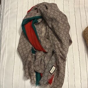AUTHENTIC ✨Gucci Beige Patterned Scarf with Red and Green Accents